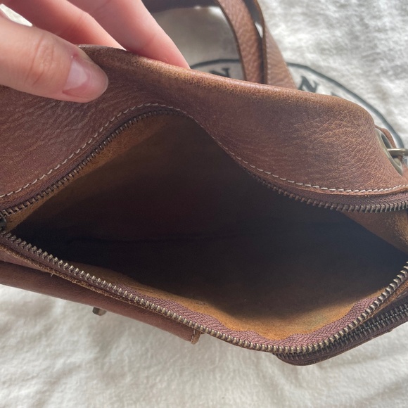 Classic Roots Leather Cross-Body Bag Near Perfect Condition - Picture 3 of 5